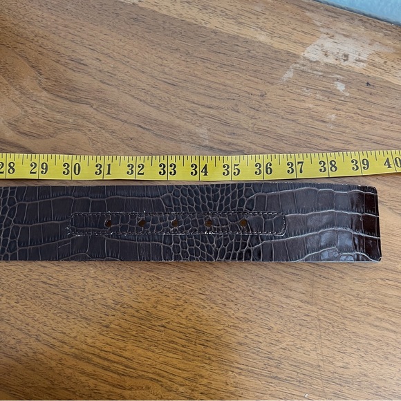EMBOSSED 100% LEATHER BANANA REPUBLIC LEATHER BELT - Picture 9 of 10